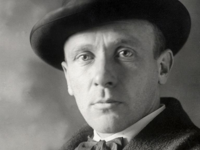 Der sowjetische Schriftsteller Michael Bulgakow (Mikhail Bulgakov) in einer Aufnahme von 1928. Reproduktion eines Fotos aus dem Zentralarchiv für fotografische Dokumente der UdSSR.