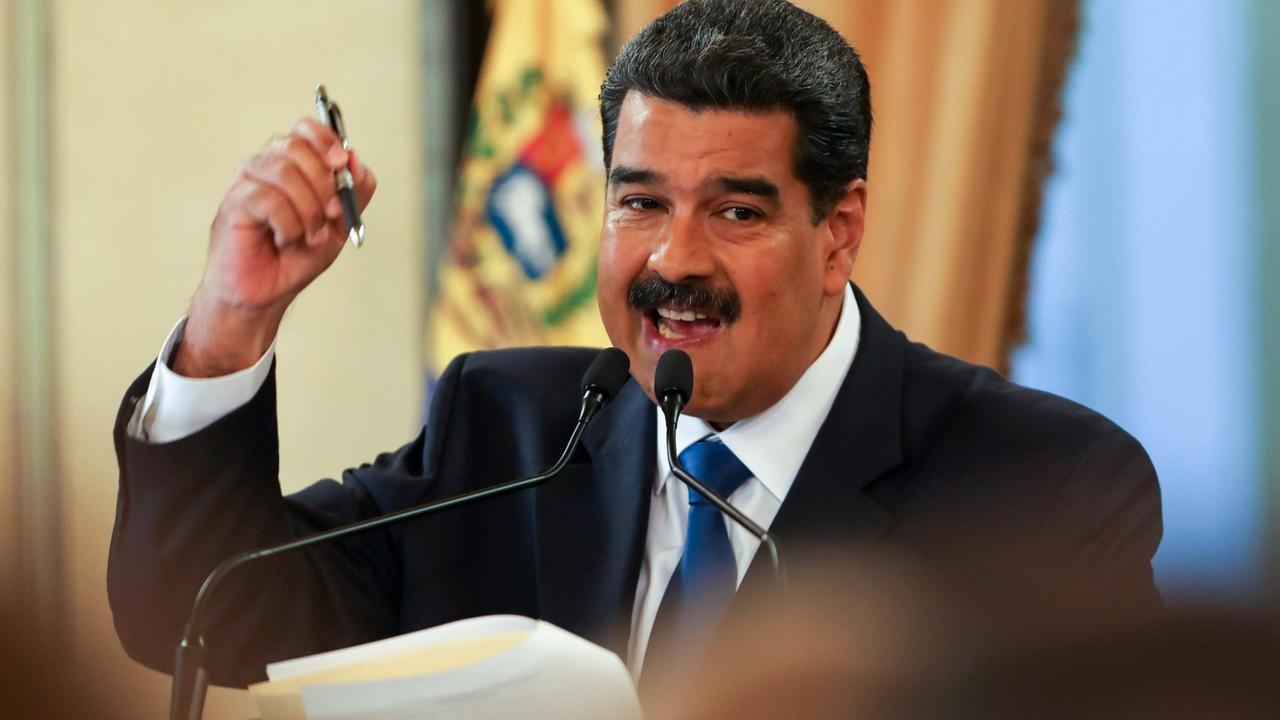 Venezuelas Präsident Nicolas Maduro verliert an Zustimmung im Land. Hier gibt er eine Pressekonferenz am 8. Februar im Präsidenten-Palast in der Hauptstadt Caracas.