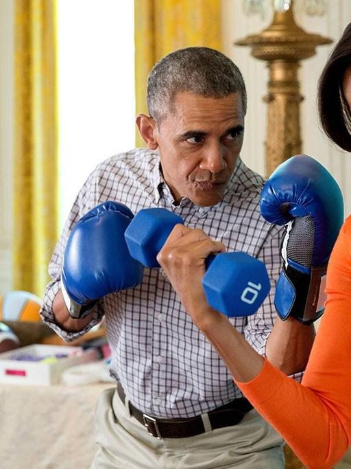 Der ehemalige US-Präsident Barack Obama und seine Frau Michelle posieren für Instagram-Fotos im Weißen Haus
