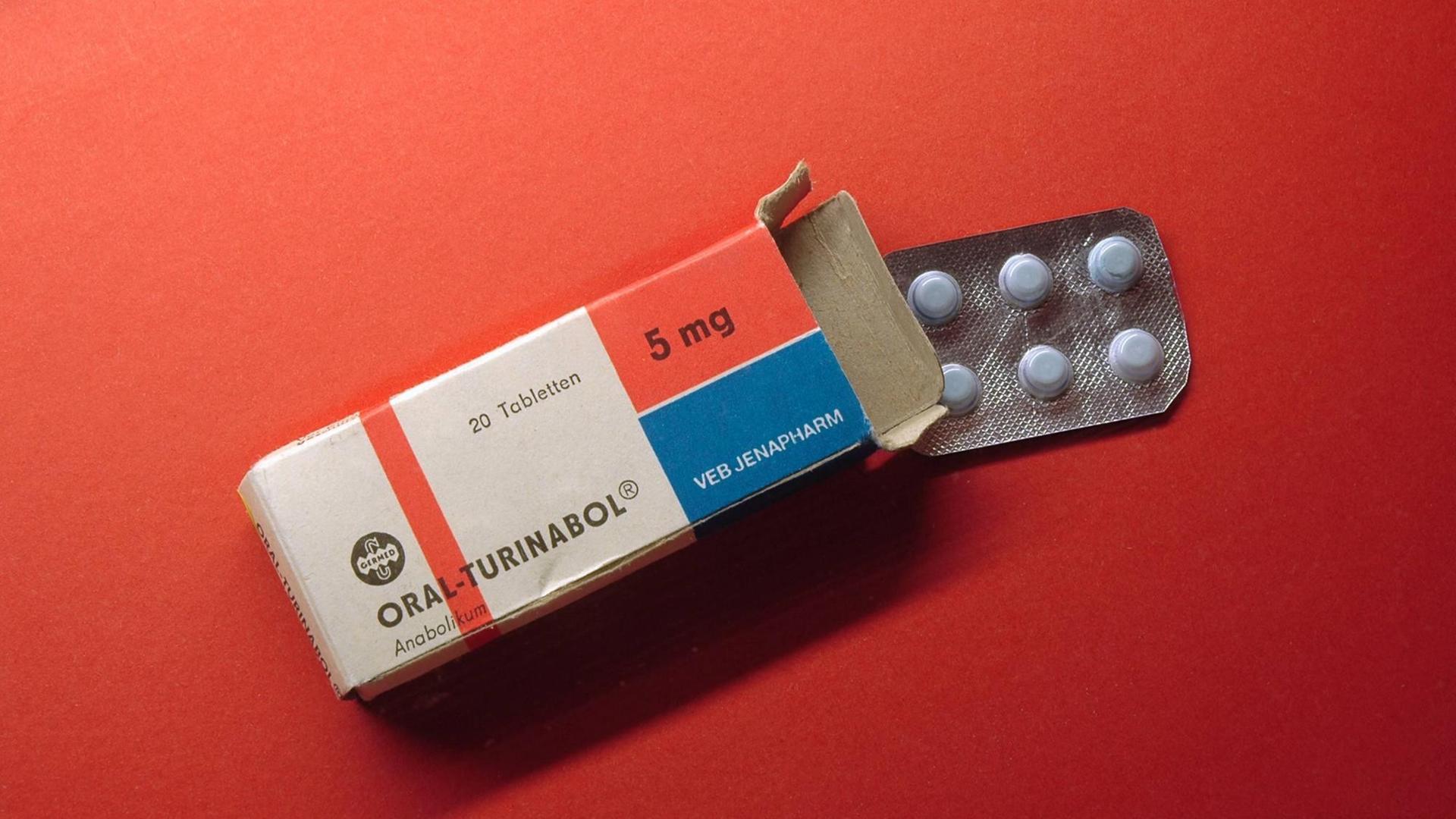 Tablettenpackung der VEB Jenapharm: das Anabolikum - Oral Turinabol. Das im DDR-Leistungssport am häufigsten verwendete Anabolikum.