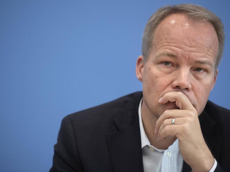 Matthias Miersch, Bundestagsabgeordneter der SPD, in der Bundespressekonferenz zum Thema Atom-Endlagersuche 2.0.