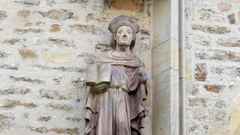 Skulptur des Heiligen Augustinus am evangelischen Augustinerkloster in Erfurt in Thüringen