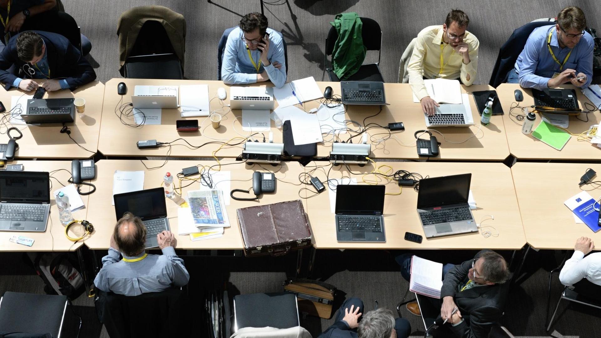 Journalisten im Pressezentrum des Europäischen Rats