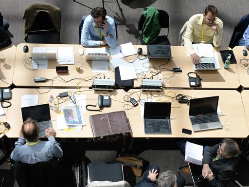 Journalisten im Pressezentrum des Europäischen Rats