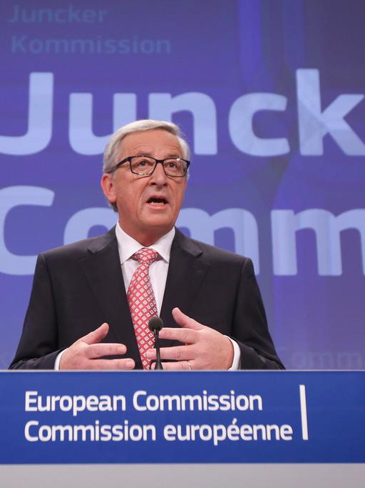 Jean-Claude Juncker am Rednerpult bei der Vorstellung der neuen EU-Kommission unter seiner Leitung.
