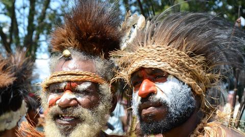 Zwei Krieger beim Goroka-Festival.