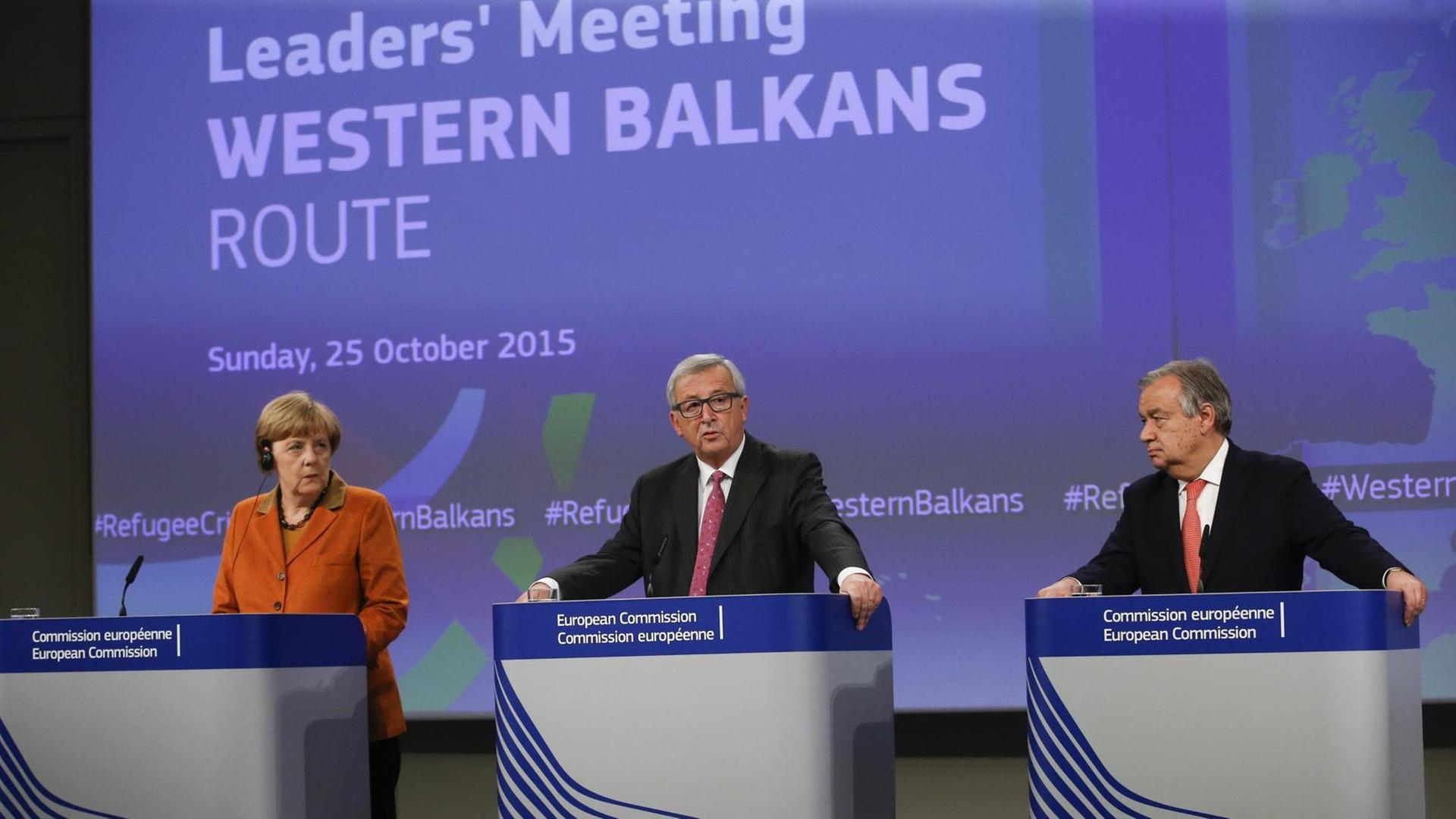 Bundeskanzlerin Angela Merkel, EU-Kommissionspräsident Jean-Claude Juncker und UNO-Flüchtlingskommissar Antonio Guterres geben in Brüssel eine Pressekonferenz