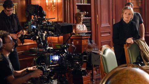 Elke Heidenreich am Filmset von "Verbotene Liebe"