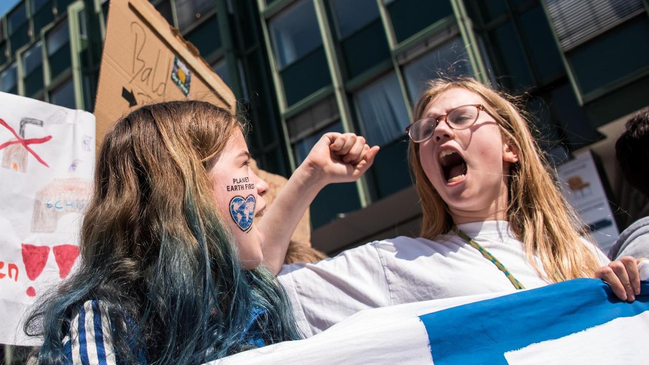 Fridays for Future: Schülerinnen und Schüler demonstrieren im Mai 2019 in Hamburg für den Klimaschutz. 