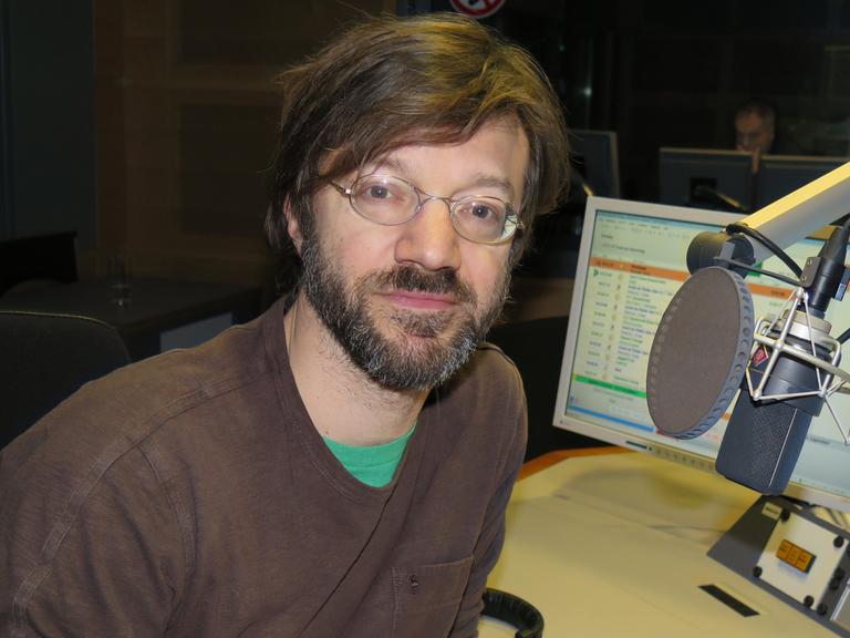 Der Musiker und Komponist André de Ridder im Studio von Deutschlandradio Kultur.