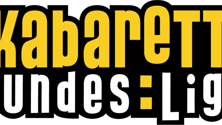 Das Logo der Kabarettbundesliga: Das Wort "Kabarett" in gelb, darunter das Wort "Bundesliga in weiß, beide Wörter schwarz umrandet.