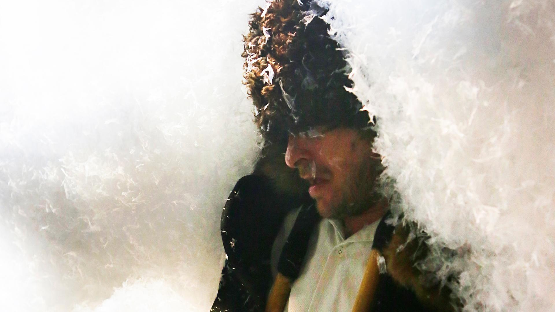 Günther Harder in "Der Schneesturm" am Schauspiel Leipzig.