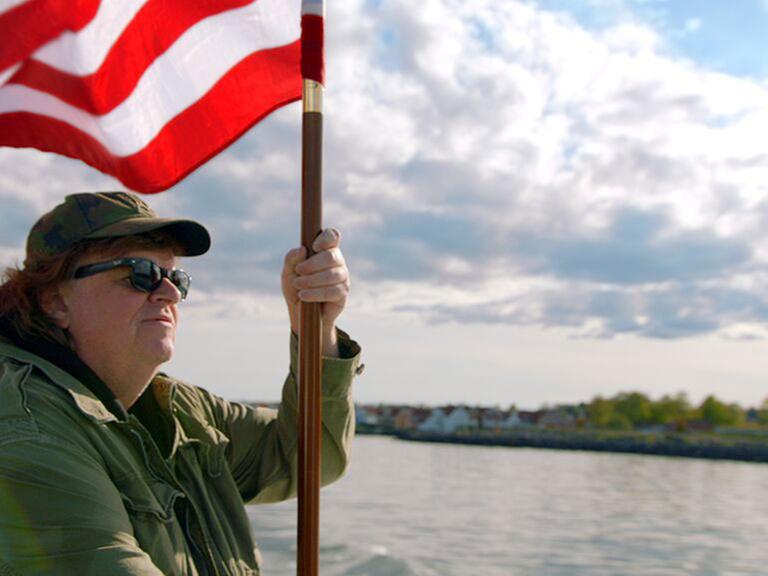 Der US-amerikanische Filmregisseur Michael Moore in einer Szene des Kinofilms "Where to Invade Next" (undatierte Filmszene).
