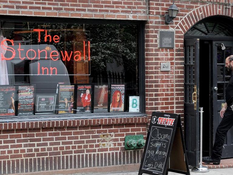 Die Schwulen-Bar "Stonewall Inn" in New York/USA am 09.05.2012. US-Präsident Obama hat die Bar zum ersten Nationalen Homosexuellen-Denkmal bestimmt.