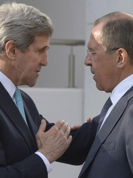Der amerikanische Außenminister John Kerry und sein russischer Amtskollege Sergej Lawrow in Genf