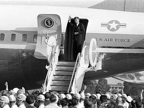 US-Präsident John F. Kennedy landet am 26. Juni 1963 auf dem Flughafen Tegel