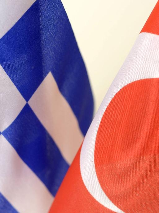 Die griechische und türkische Fahne.