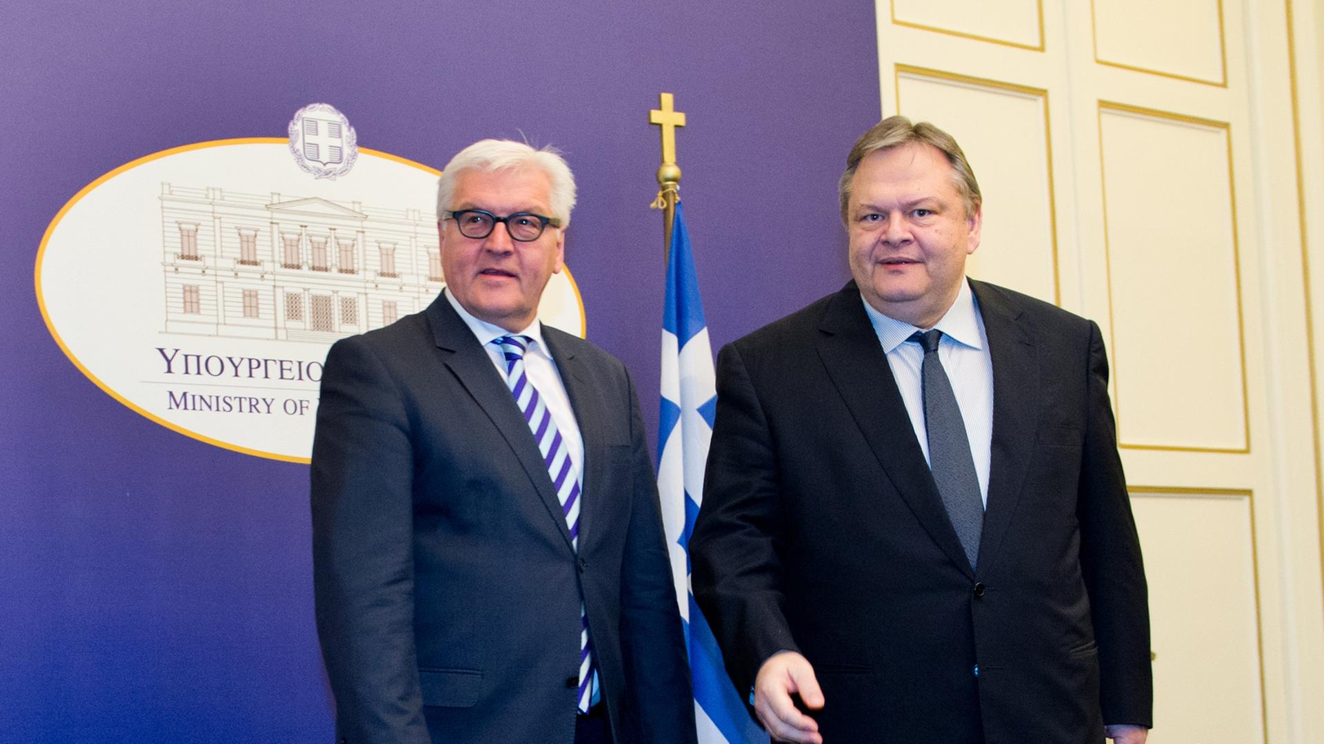Bundesaußenminister Frank-Walter Steinmeier (l) zusammen mit dem griechischen Außenminister Evangelos Venizelos Bundesaußenminister Frank-Walter Steinmeier (l) zusammen mit dem griechischen Außenminister Evangelos Venizelos