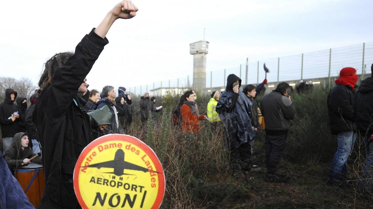 Gegner des Flughafens Notre Dame des Landes bei Nantes protestierten 2012 gegen den geplanten Neubau.