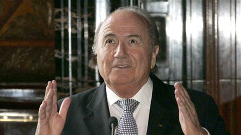 Götterdämmerung bei der FIFA? Es sieht so aus, als bekäme der Präsident des Fußball-Weltverbandes FIFA, Joseph Blatter, Konkurrenz.