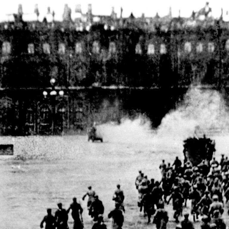 Sturm auf das Winterpalais in St. Petersburg (Petrograd) am 7. November 1917.