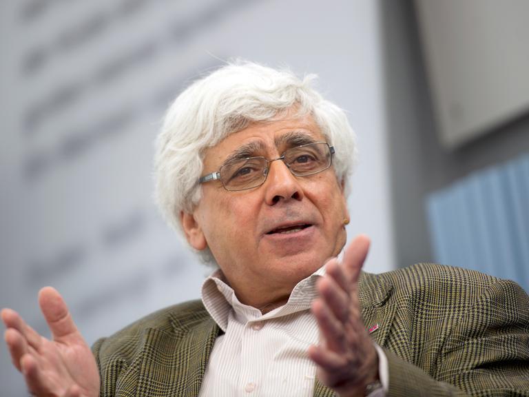 Der palästinensische Philosoph, Schriftsteller und Politiker Sari Nusseibeh, aufgenommen am 18.03.2012 auf der Buchmesse in Leipzig.