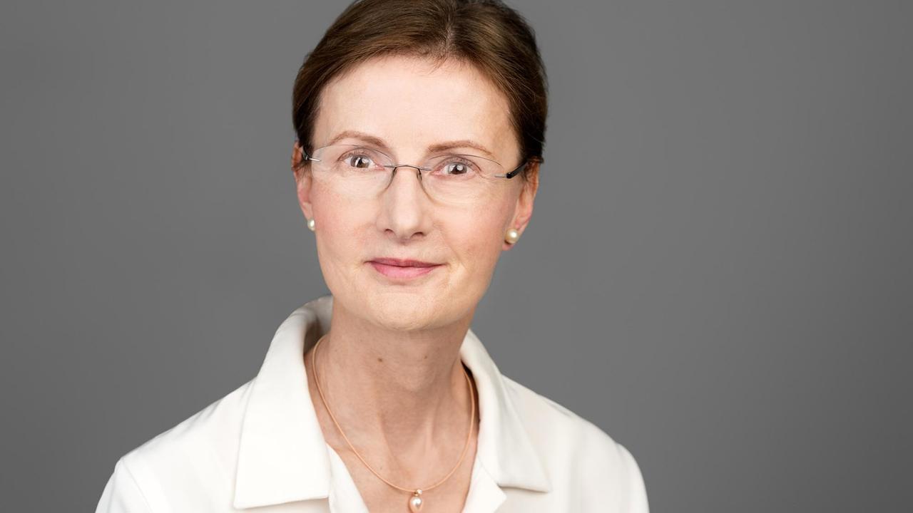 Prof. Dr. Dorothea Wendebourg ist Kirchenhistorikerin am Lehrstuhl für Kirchengeschichte mit Schwerpunkt Mittlere und Neuere Kirchengeschichte/ Reformationsgeschichte an der Humboldt-Universität Berlin.