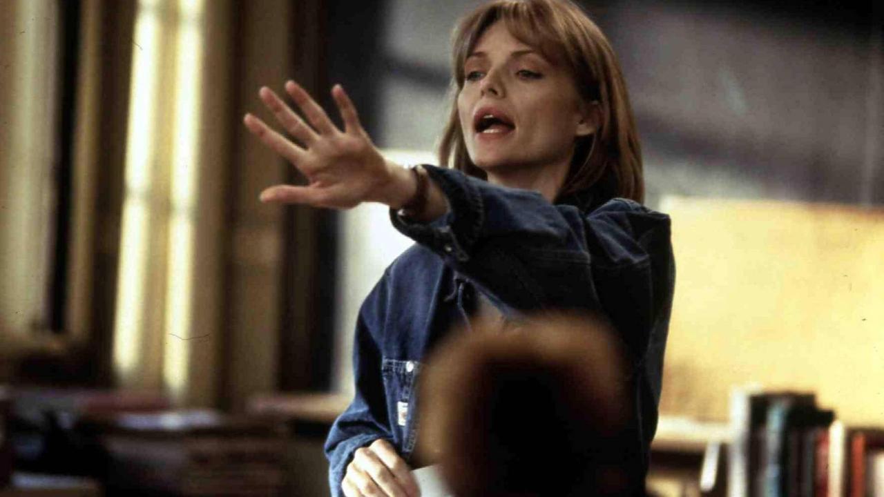 Louanne Johnson (Michelle Pfeiffer) hat in "Dangerous Minds" Probleme, ihre Schüler zu erreichen.