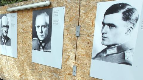 Fotos der Widerstandskämpfer vom 20. Juli 1944 - rechts ein Porträt von Claus Schenk Graf von Stauffenberg