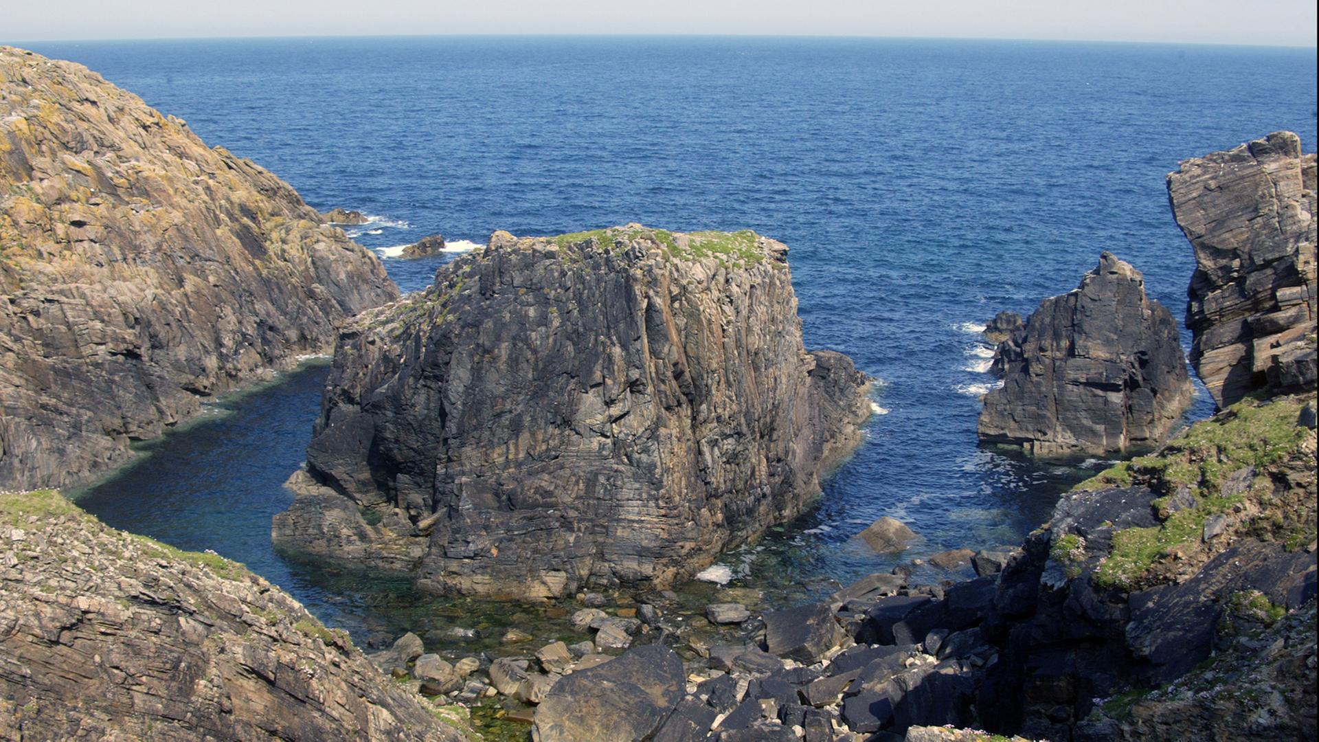 Schottland: Isle of Lewis - Sie gehört zu den Äußeren Hebriden, die vor der Nordwestküste Schottlands im Atlantik liegen. Die Hauptstadt ist Stornoway.