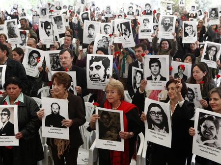 Noch 40 Jahre nach dem Militärputsch sind die Folgen in Chile spürbar. Zum Jahrestag erinnerten viele Menschen an die Opfer. Unter anderem Michelle Bachelet.