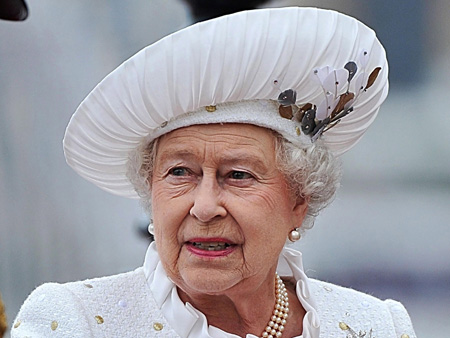Queen Elizabeth II. feiert ih 60-jähriges Thronjubiläum mit einer Parade von mehr als 1000 Booten auf der Themse