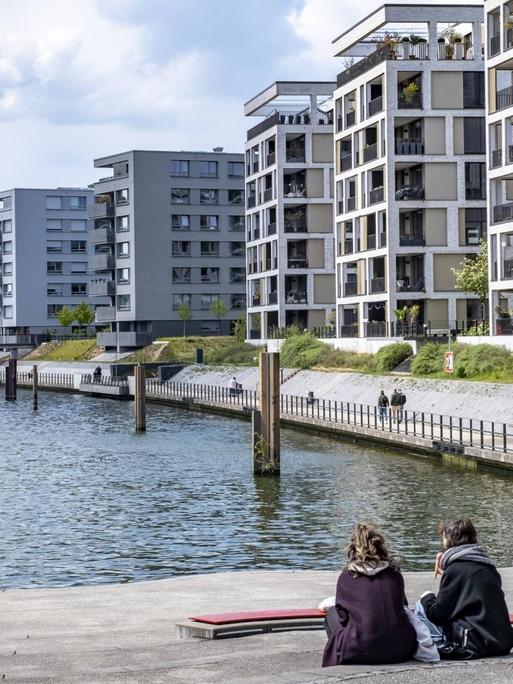 Eigentumswohnungen im Neubaugebiet Hafeninsel in Offenbach am Main, 2021.