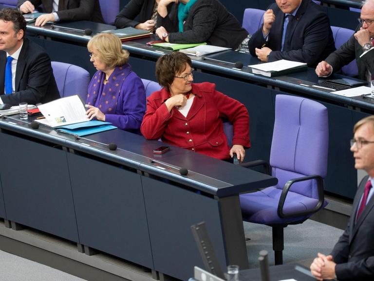 Der Vorsitzende der Bundestagsfraktion der Partei Die Linke, Dietmar Bartsch, spricht im Bundestag.