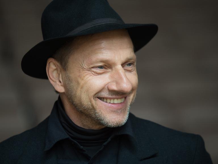 Schauspieler Richy Müller, aufgenommen 2016 bei Dreharbeiten für das Drama "Hexenjagd" bei den Festspielen in Bad Hersfeld.