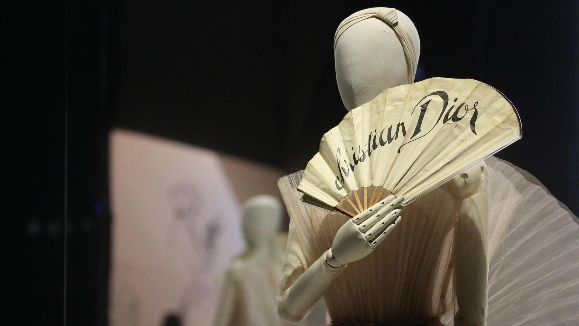 Dior Ausstellung im Londoner Victoria & Albert Museum, London 2019