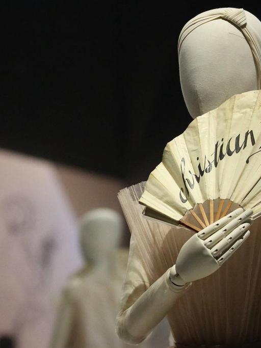 Ausstellung zu Christian Dior im Londoner Victoria & Albert Museum, London 2019
