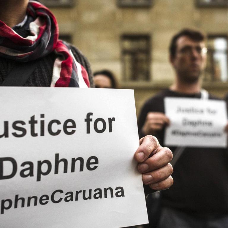 In Brüssel erinnern europäische Journalisten an Daphne Caruana Galizia.
