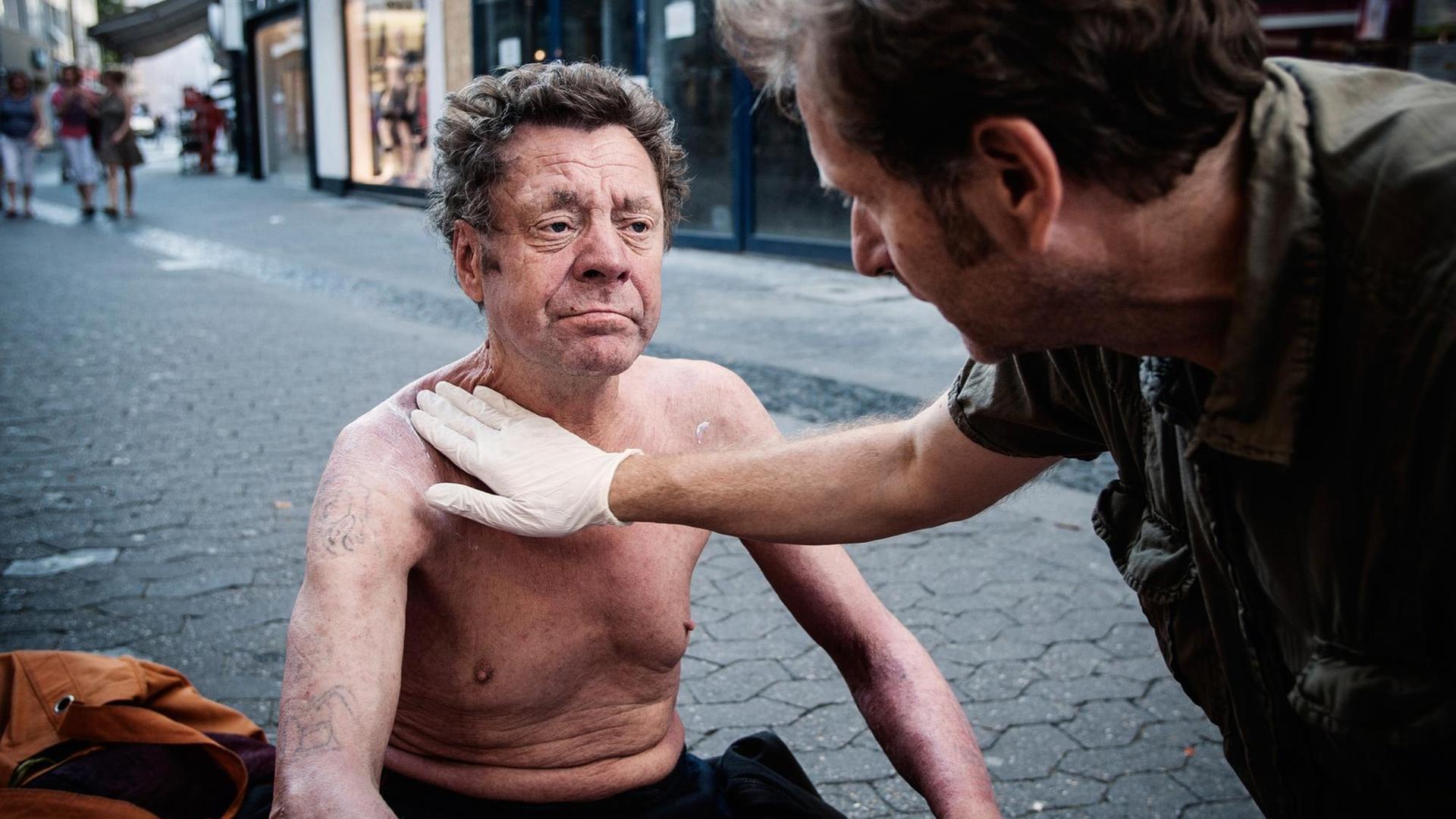 Arzt der Armen. Prof. Dr. Gerhard Trabert versorgt arme und obdachlose Menschen in Mainz und Umgebung.