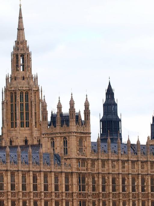 Das britische Parlament tagt im Westminster-Palast in London.