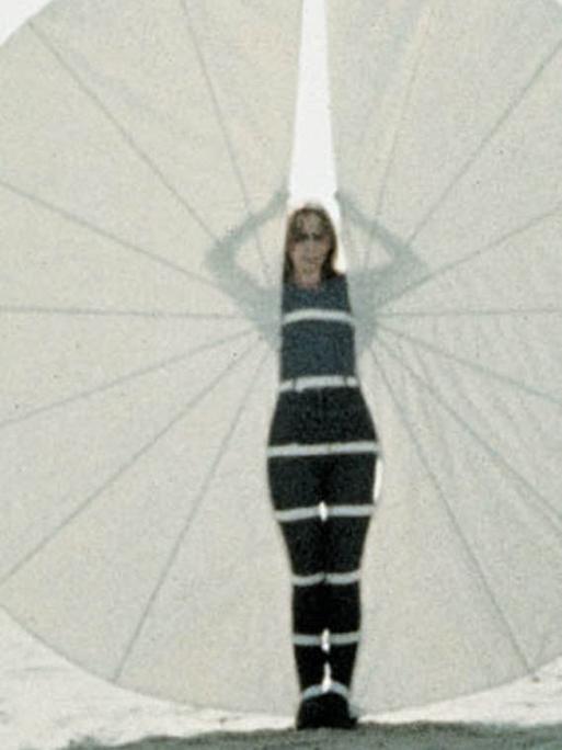 Rebecca Horn, Weisser Körperfächer, 1973 (Filmstill)