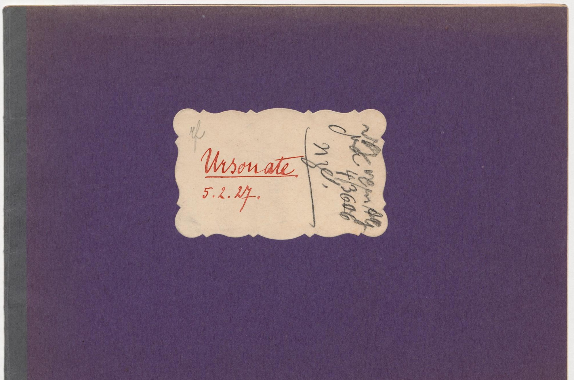 Ein violettes altes Heft mit der handschriftlichen Beschriftung: Ursonate, 5.2.1927