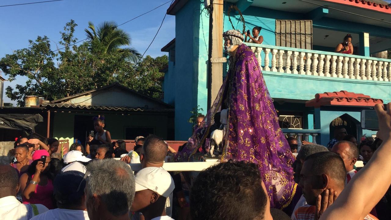 Prozession für San Lazaro auf Kuba
