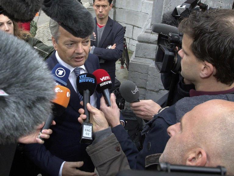 Der belgische Außenminister Didier Reynders vor einem Treffen zum Ceta-Freihandelsabkommen.