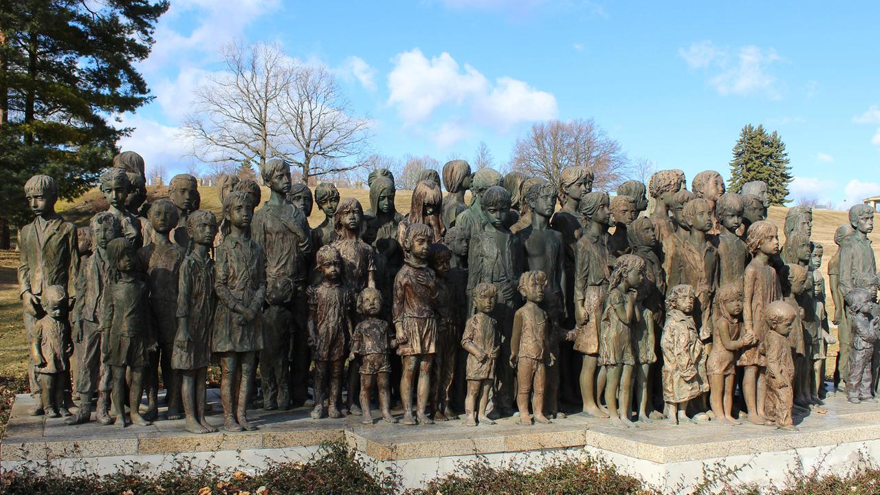 Das Lidice-Denkmal wurde an der Stelle des vorherigen Dorfes errichtet, das im Juni 1942 vollständig zerstört wurde.