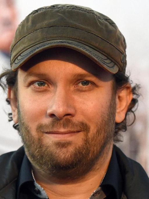 Der Schauspieler Christian Ulmen posiert am 09.08.2016 in Düsseldorf(Nordrhein-Westfalen) bei der Premiere des Kinofilms "Antonio, ihm schmeckt's nicht!". Der Film startet am 25. Aug 2016 in den Kinos. Foto: Henning Kaiser/dpa | Verwendung weltweit
