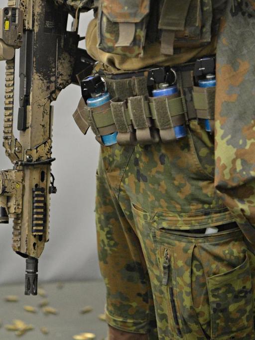 Soldaten trainieren am 23.01.2017 in Calw (Baden-Württemberg) mit einem G36 Gewehr im Schießausbildungszentrum auf dem Kasernengelände des Kommandos Spezialkräfte (KSK)