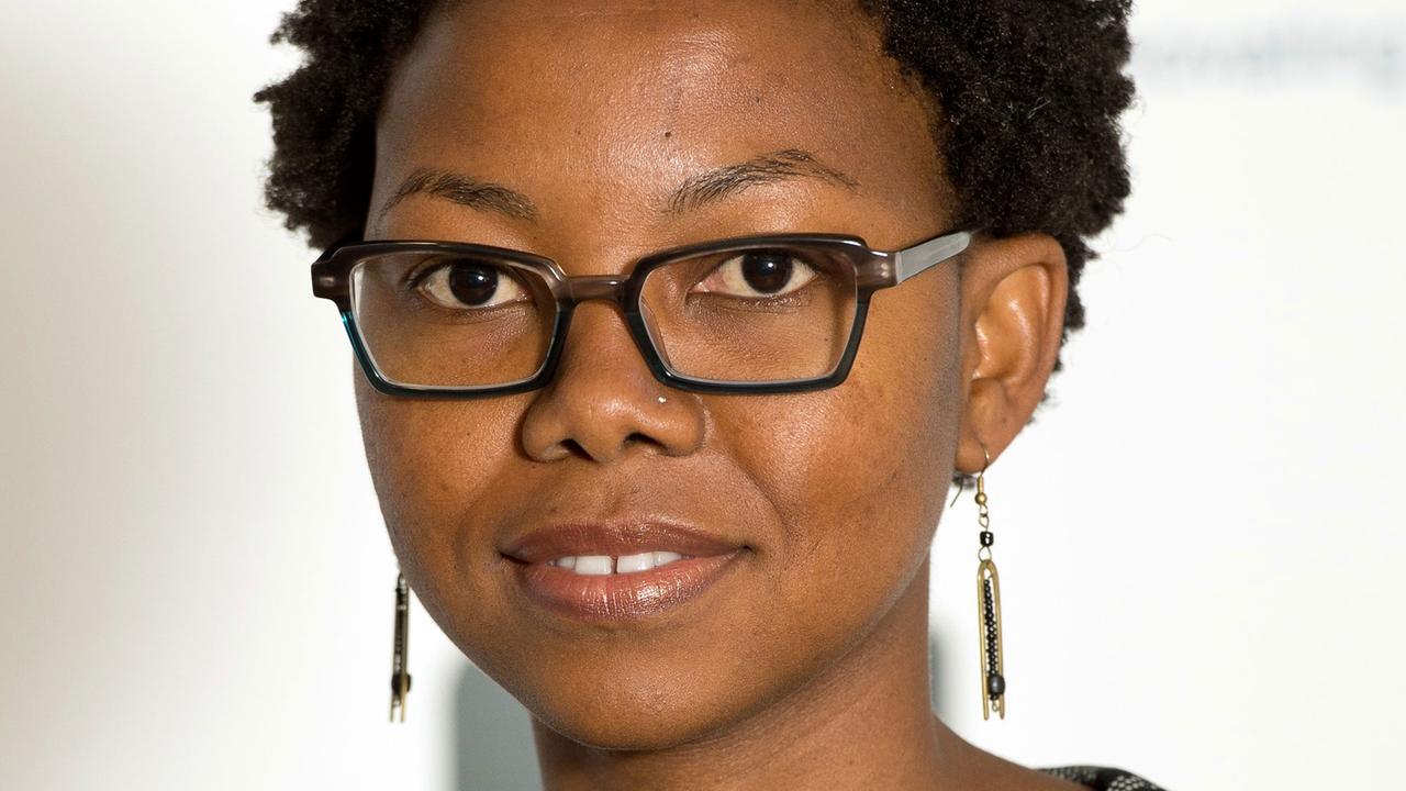 Die Schriftstellerin NoViolet Bulawayo wurde in Simbabwe geboren und lebt heute in den USA.