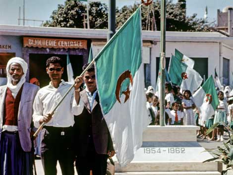 Algier 1962: Einweihung eines Ehrenmals für den Kampf der FLN