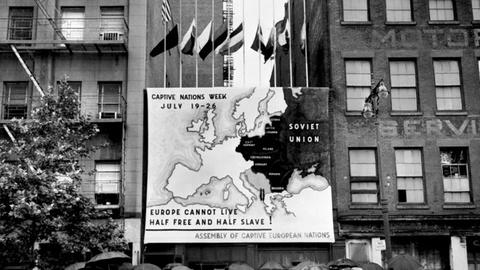 Ende der 50er Jahre in New York: Eine Veranstaltung gegen den Kommunismus weltweit